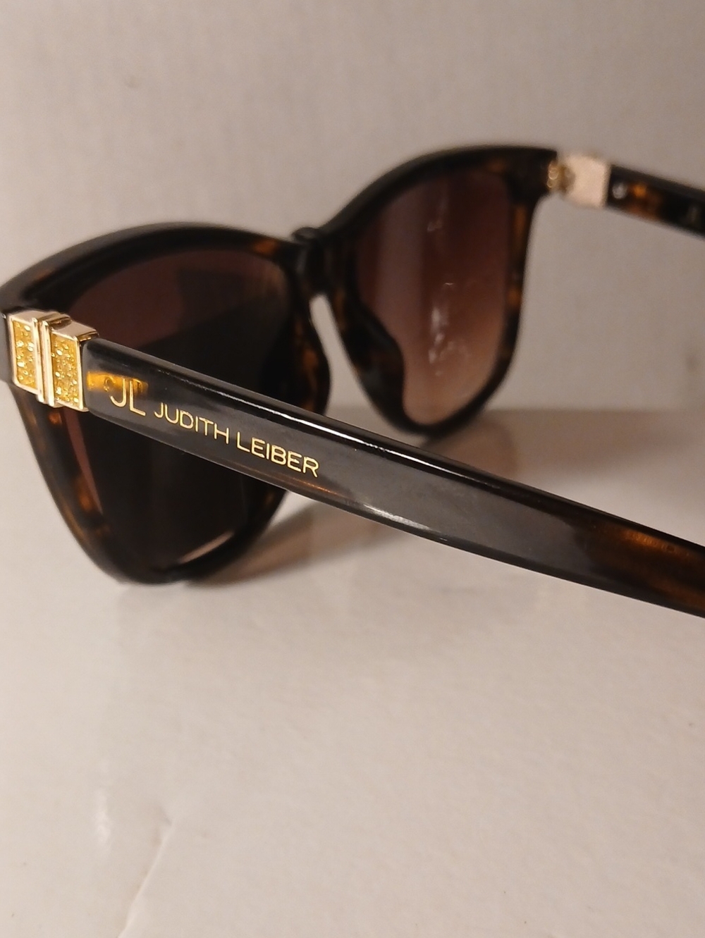 NWT Judith Leiber Brown "Peace" Gradient Lenses Tortoiseshell Frame Sunglasses